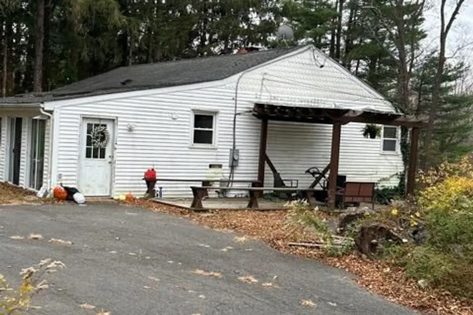 523 Chamberlain Hill Rd Higganum, CT 06441, Middlesex County