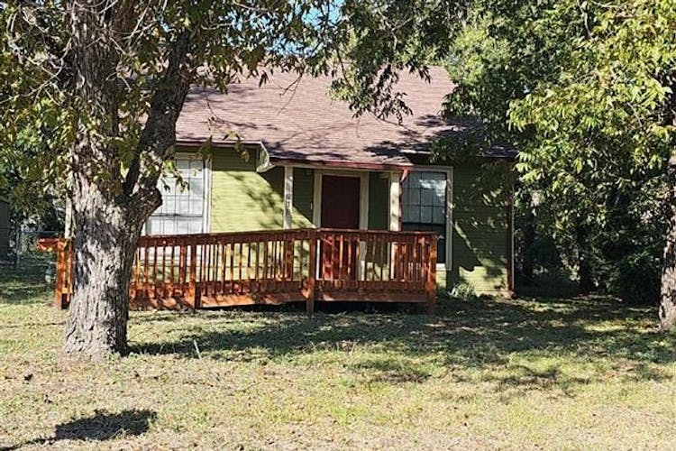 218 S Buffalo Ave Cleburne, TX 76033, Johnson County