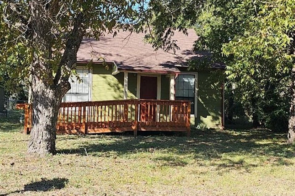 218 S Buffalo Ave Cleburne, TX 76033, Johnson County