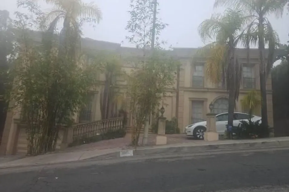 3171 Deep Canyon Dr Los Angeles City, CA 90210, Los Angeles County