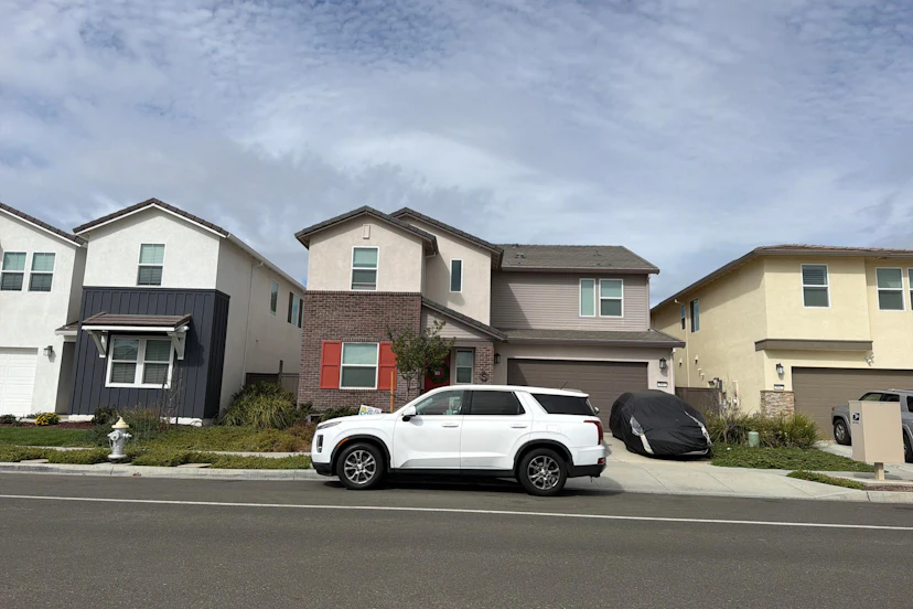 5661 Moonlake Dr