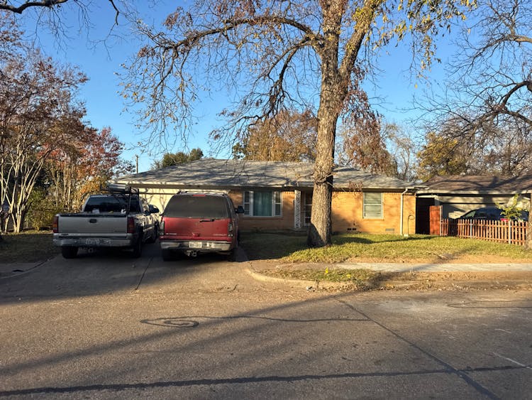 223 W Vilbig St Irving, TX 75060, Dallas County