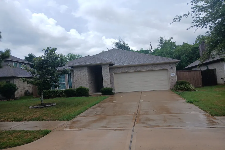 208 Timber Grove Ct Clute, TX 77531, Brazoria County