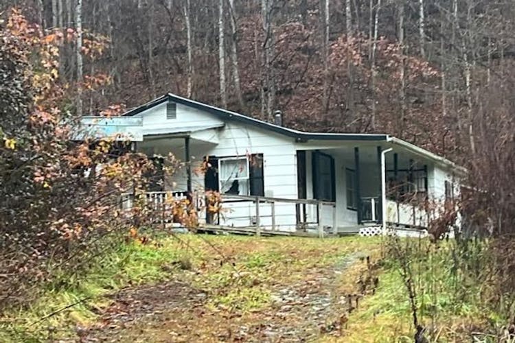 1342 Quinn Branch Rd Honaker, VA 24260, Russell County