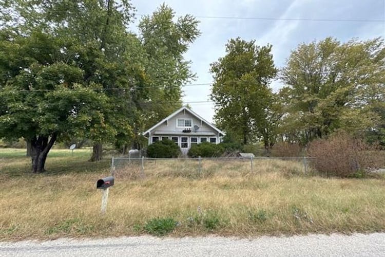 208 E Woodward St Parker, KS 66072, Linn County