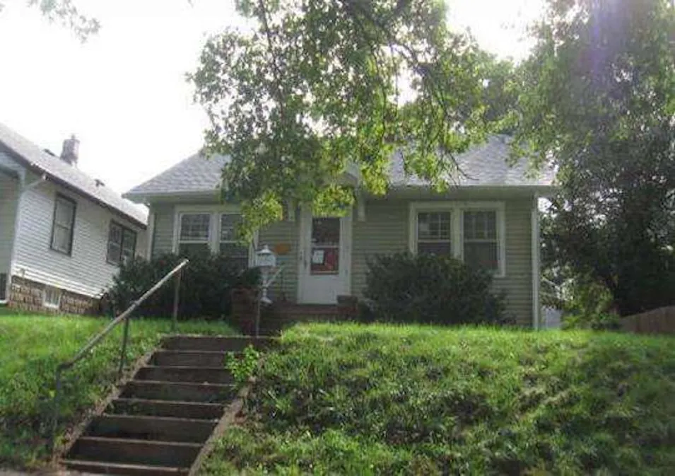 2011 N 61st St Omaha, NE 68104, Douglas County