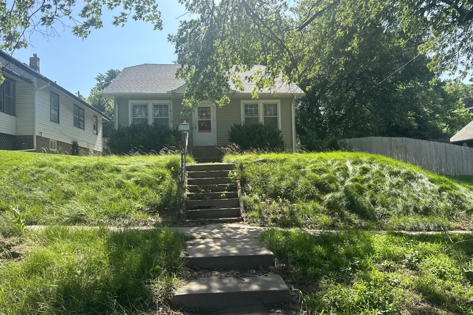 2011 N. 61st Street Omaha, NE 68104, Douglas County