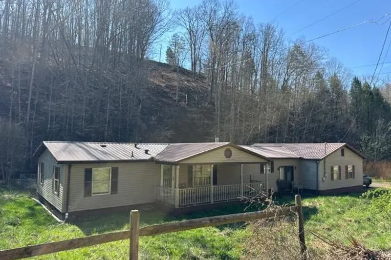 Blue Creek Rd, Elkview, WV 25071
