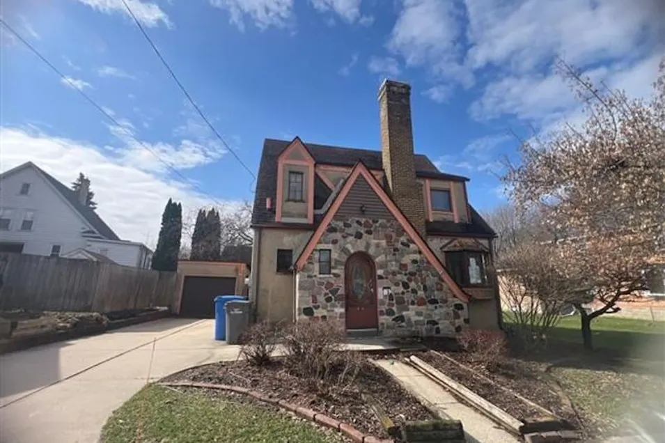 825 Cole St Watertown, WI 53094, Jefferson County