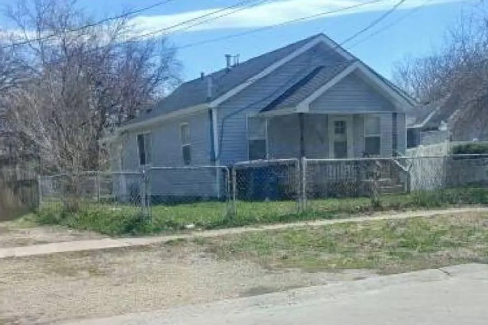 1305 E 26th St Des Moines, IA 50317, Polk County