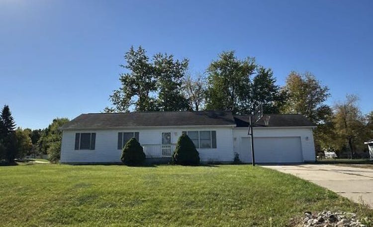 1849 Redwood Cir Adrian, MI 49221, Lenawee County