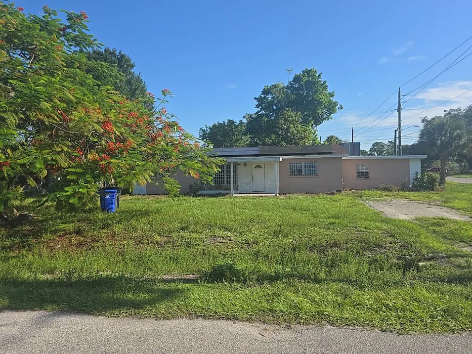 321 Louise Avenue Fort Myers, FL 33916, Lee County