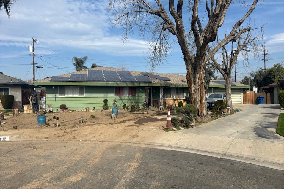 402 Brynhurst Way Bakersfield, CA 93304, Kern County