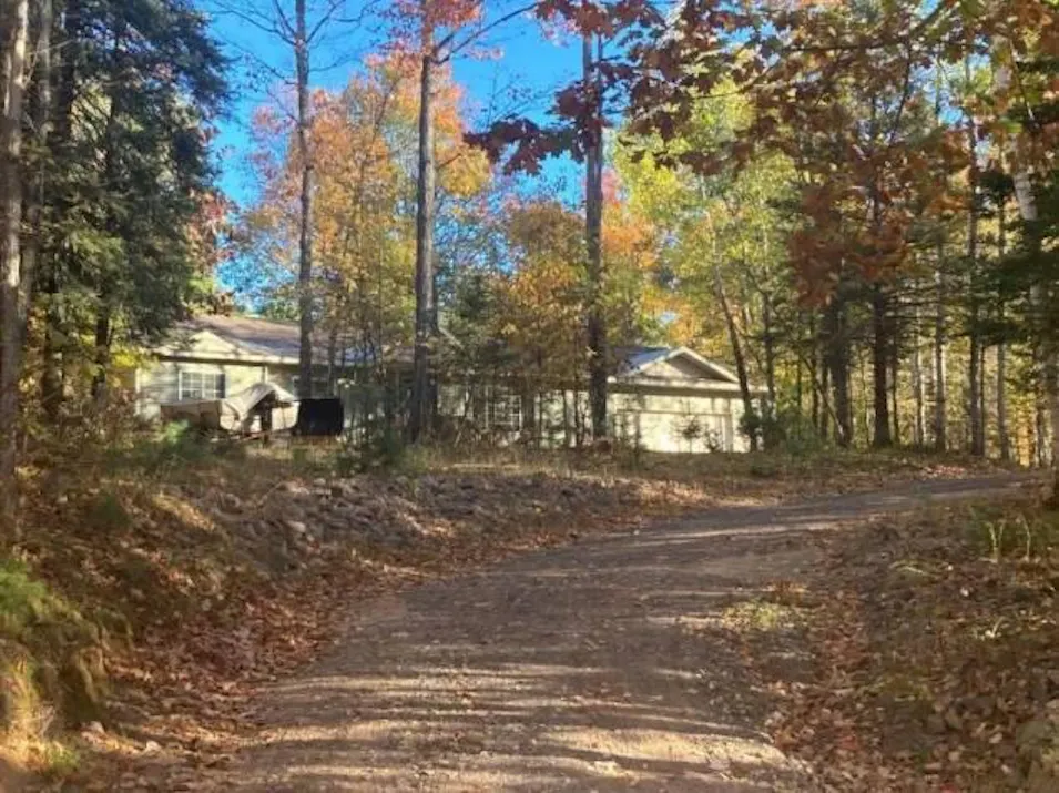 560 Maplewood Dr Gwinn, MI 49841, Marquette County