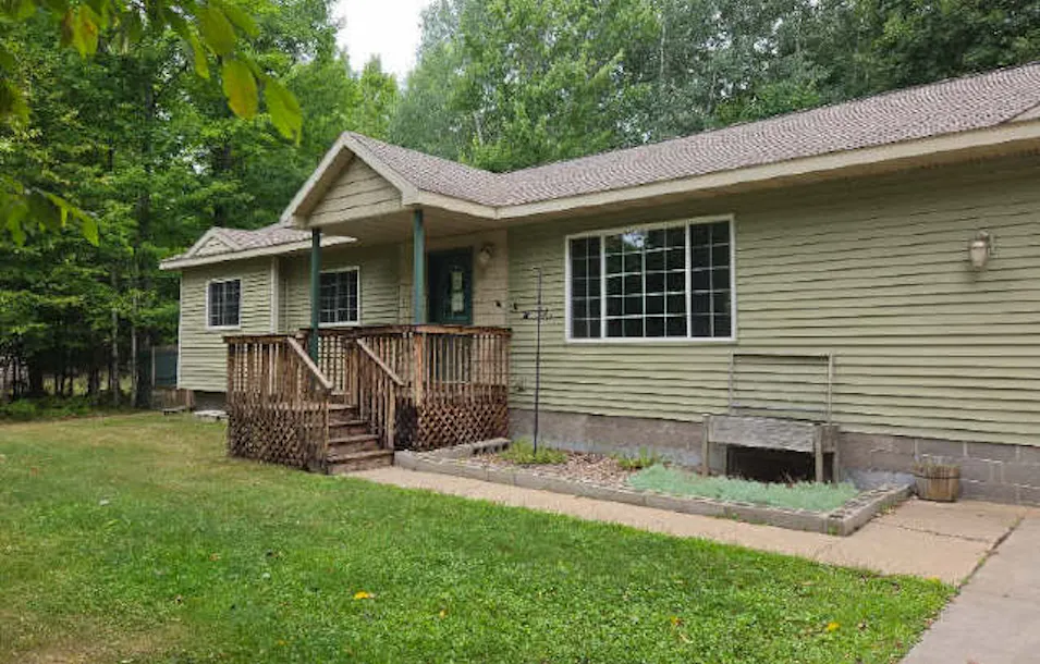 560 Maplewood Dr Gwinn, MI 49841, Marquette County