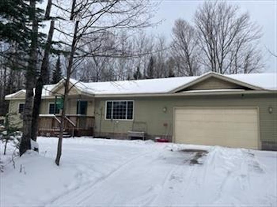 560 Maplewood Dr Gwinn, MI 49841, Marquette County