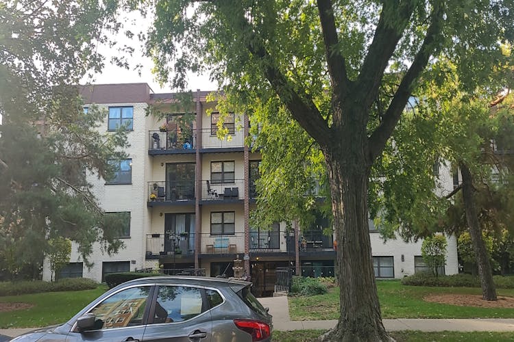 1629 W. Sherwin Ave., Unit 306 and P-1 Chicago, IL 60626, Cook County