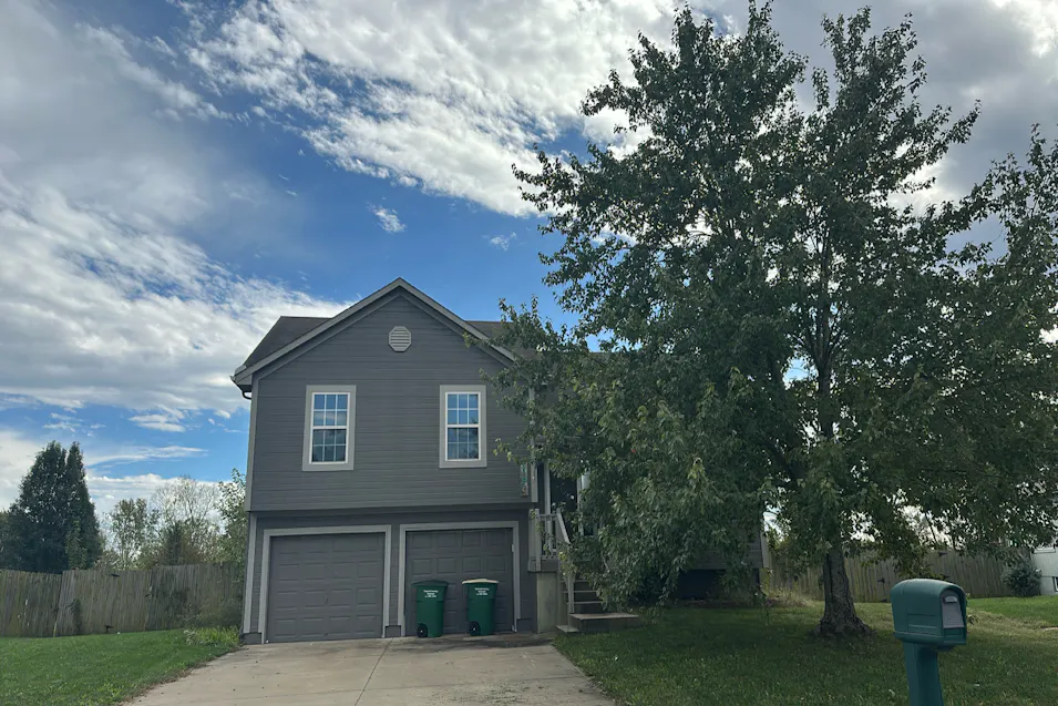 22025 Gracie Dr Peculiar, MO 64078, Cass County