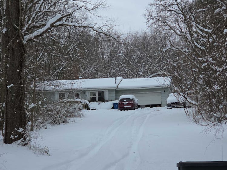 10433 North 16th Street Plainwell, MI 49080, Allegan County