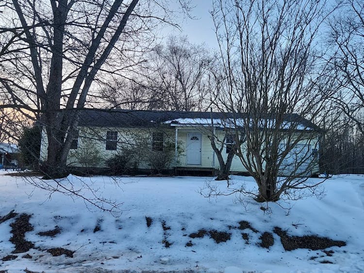 8 Powell Lake Rd Trenton, TN 38382, Gibson County