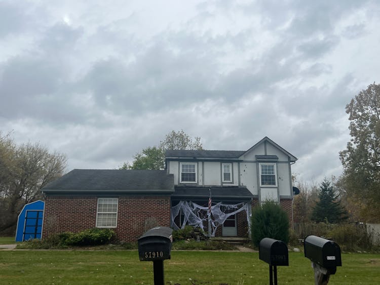 57893 Apple Ln New Hudson, MI 48165-9557, Oakland County