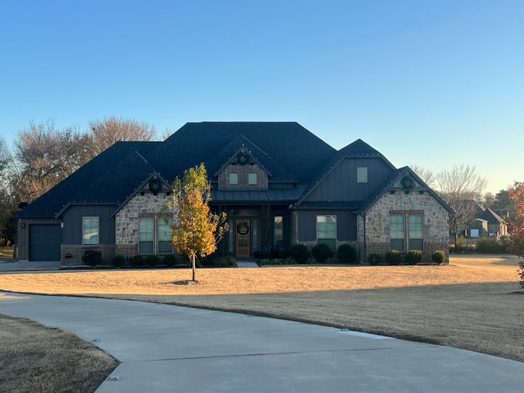 2040 Oak Leaf Ln Oak Leaf, TX 75154, Ellis County