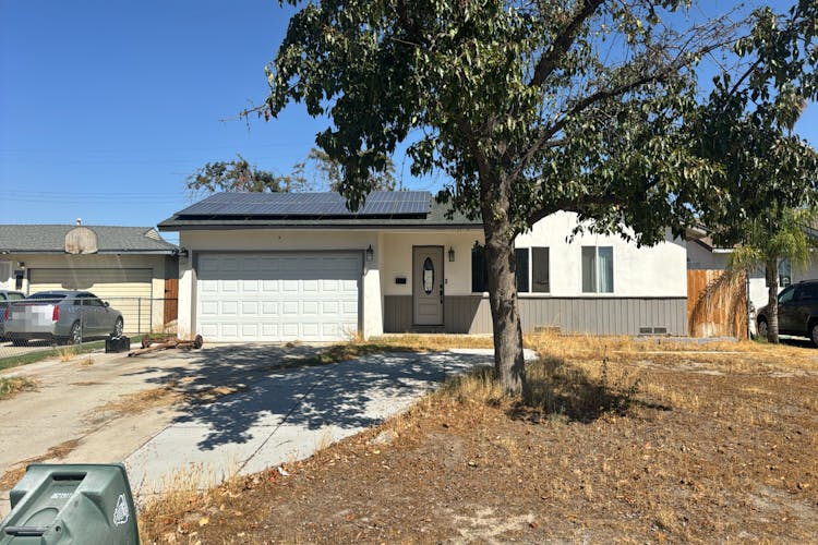 1208 Lindsay Drive Bakersfield, CA 93304, Kern County