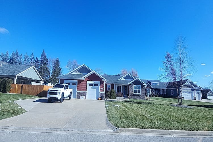 8454 Summer Ridge Ct Freeland, MI 48623, Saginaw County