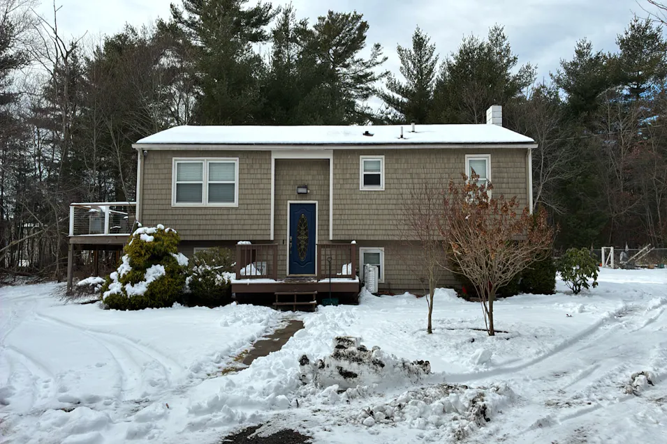 63 Baker Pine Rd Wyoming, RI 02898, Washington County