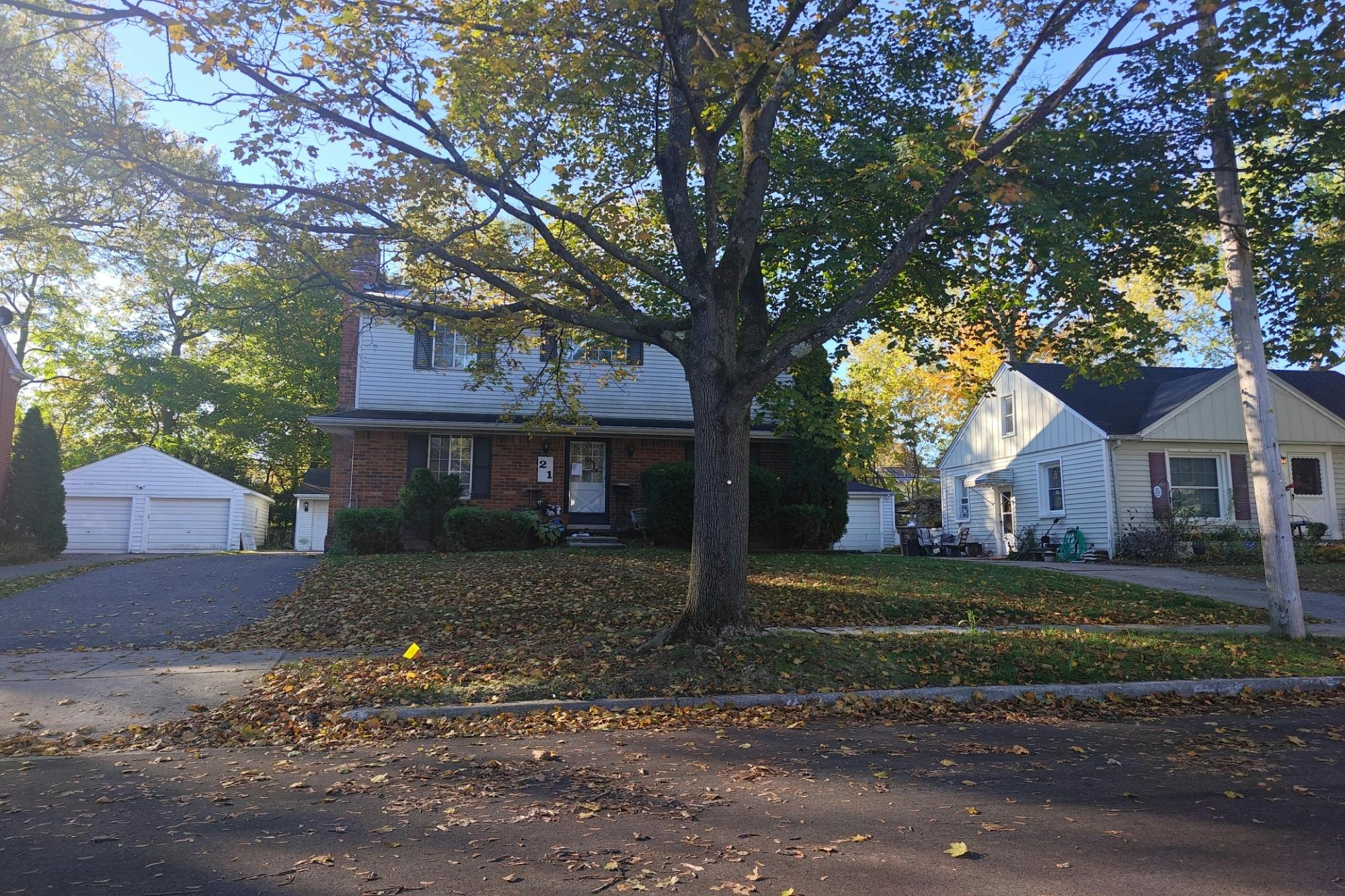 Wenonah Dr, Pontiac, MI 48341