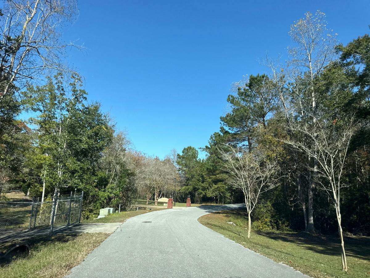 Holly Bluff Cir, Biloxi, MS 39532