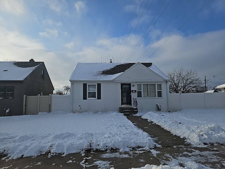 812 3rd Ave S South Saint Paul, MN 55075, Dakota County