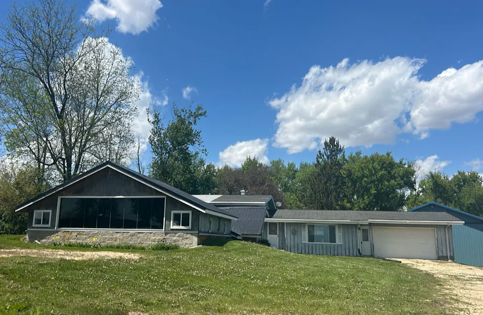 8617 S State Road 140 Clinton, WI 53525, Rock County