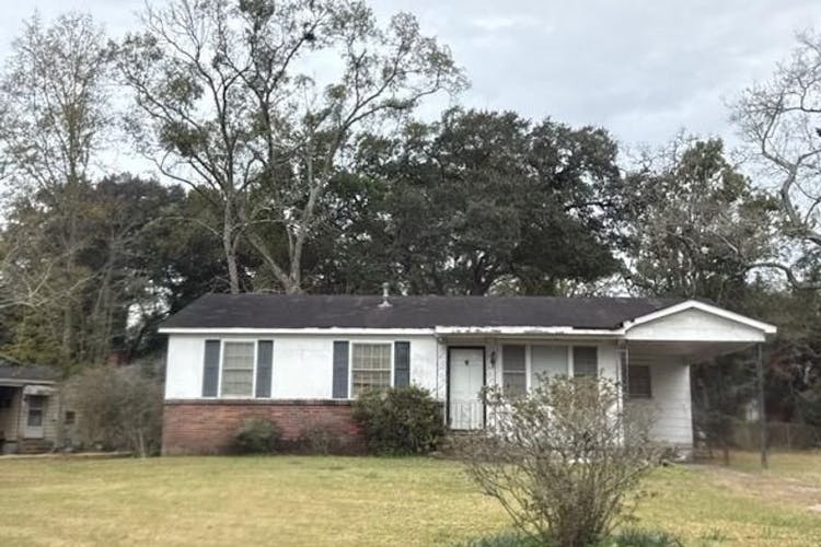 2401 N Dog River Dr Mobile, AL 36605, Mobile County