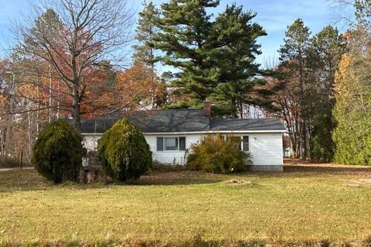 227 N Huron Rd Au Gres, MI 48703-9616, Arenac County