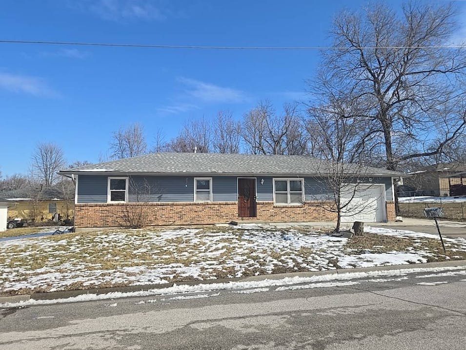 1076 N Conway Ave Marshall, MO 65340, Saline County