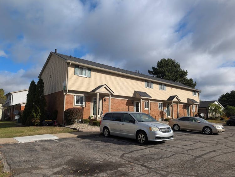 2052 Orchard Crest St Shelby Township, MI 48317-4534, Macomb County