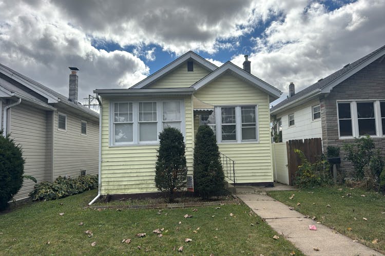 5541 W Grace St Chicago, IL 60641, Cook County