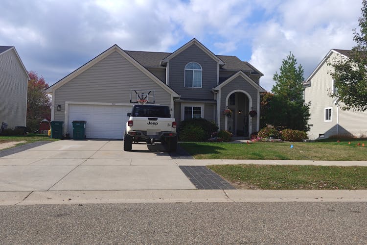 902 Townsend Dr Oxford, MI 48371, Oakland County