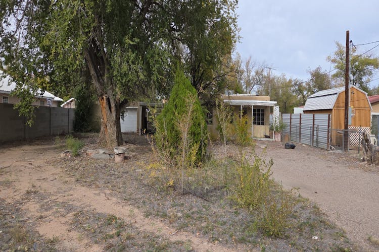 1517 Yakima Rd. SW Albuquerque, NM 87105, Bernalillo County