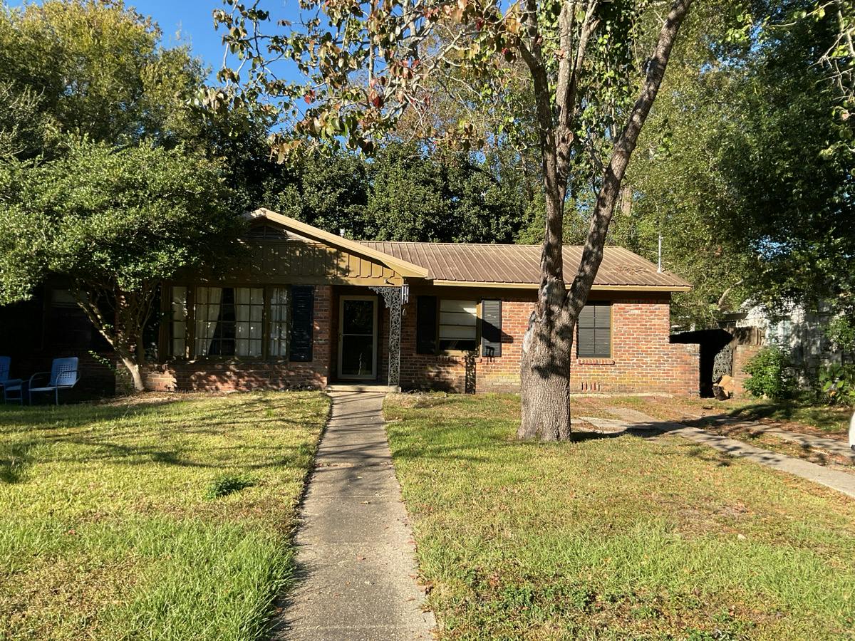 Barksdale Dr, Mobile, AL 36606