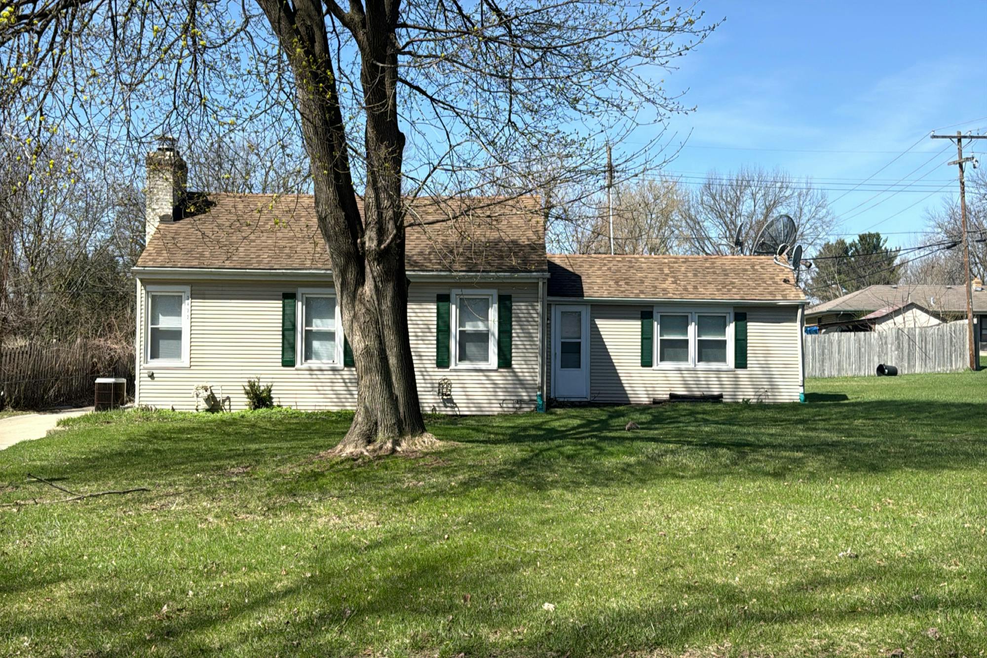 Schalck Dr, Rockford, IL 61103