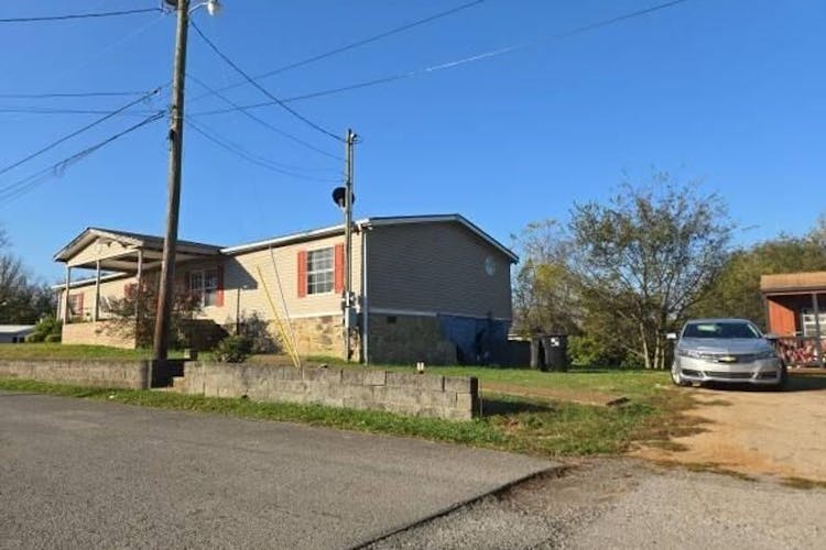 415 E 11th St Columbia, TN 38401, Maury County