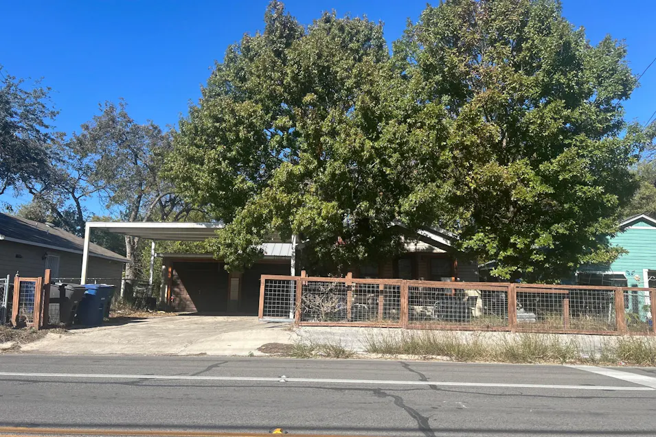 1915 W Southcross Blvd San Antonio, TX 78211, Bexar County
