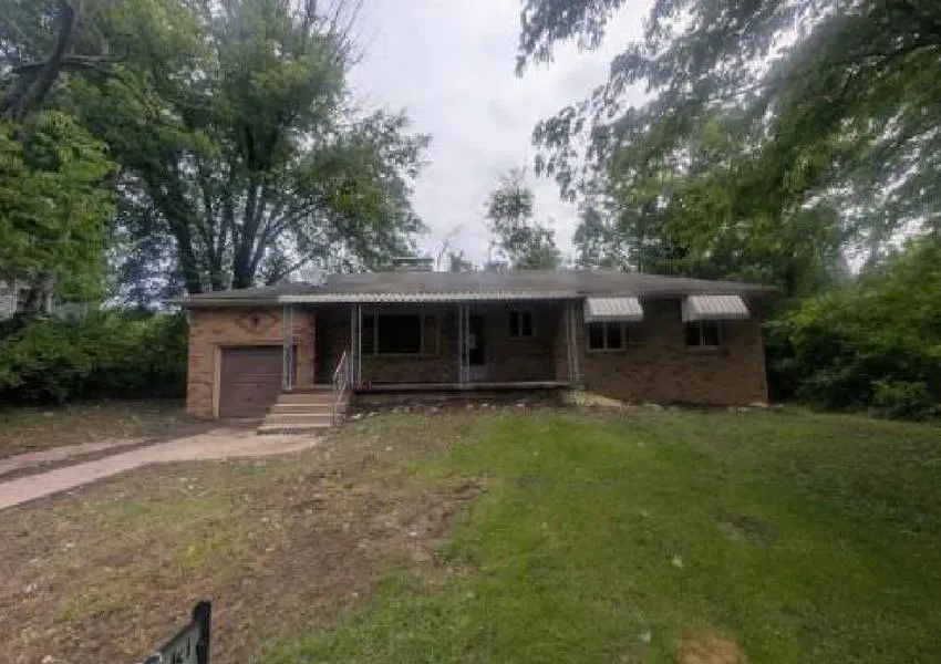 Tibbitt St, Alton, IL 62002