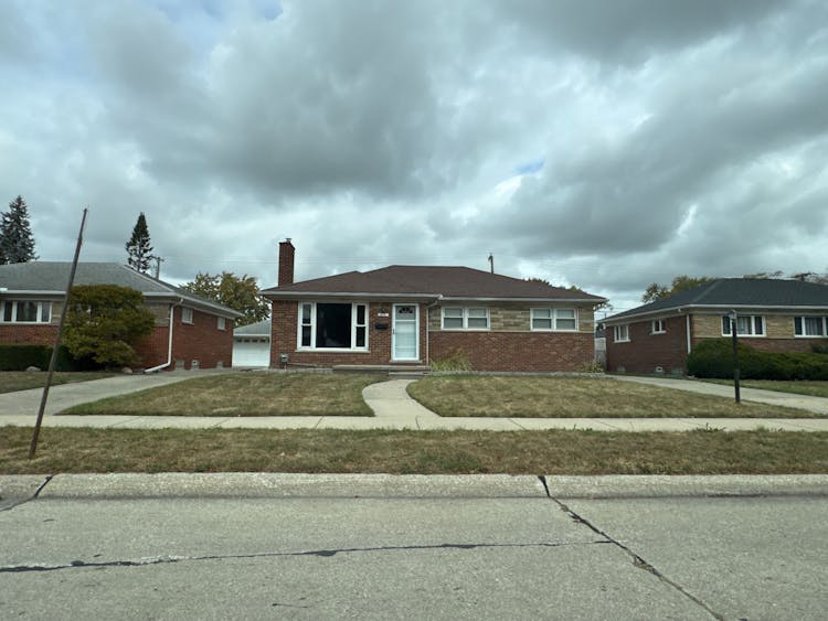 8373 McKinley Center Line, MI 48015, Macomb County