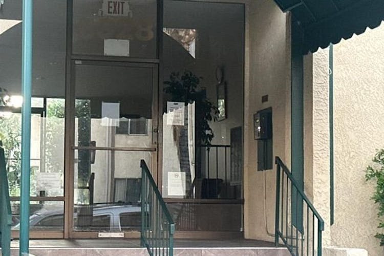 5328 Newcastle Ave Encino, CA 91316, Los Angeles County