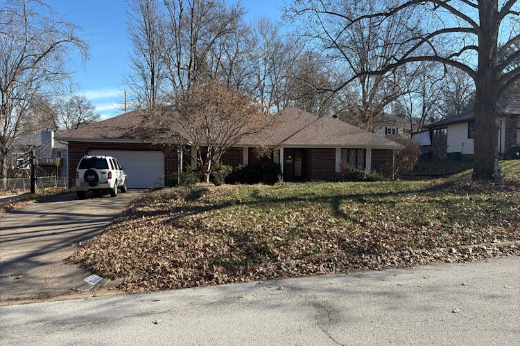 1524 S Charing Rd Springfield, MO 65809, Greene County