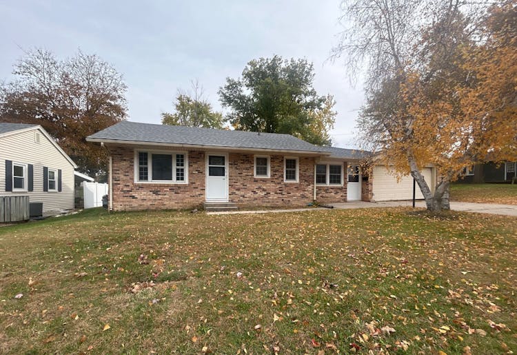 706 E 14th St S Newton, IA 50208, Jasper County