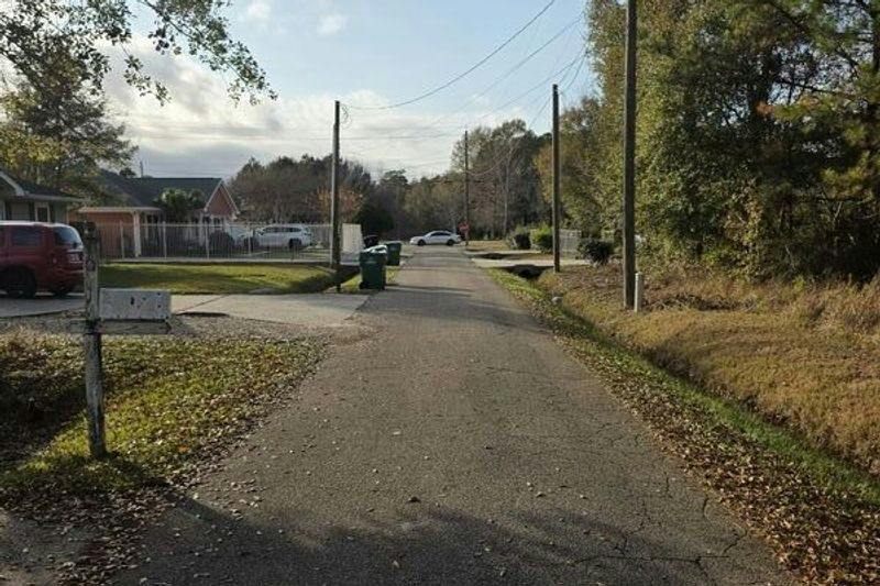 Hubbard St, Waveland, MS 39576